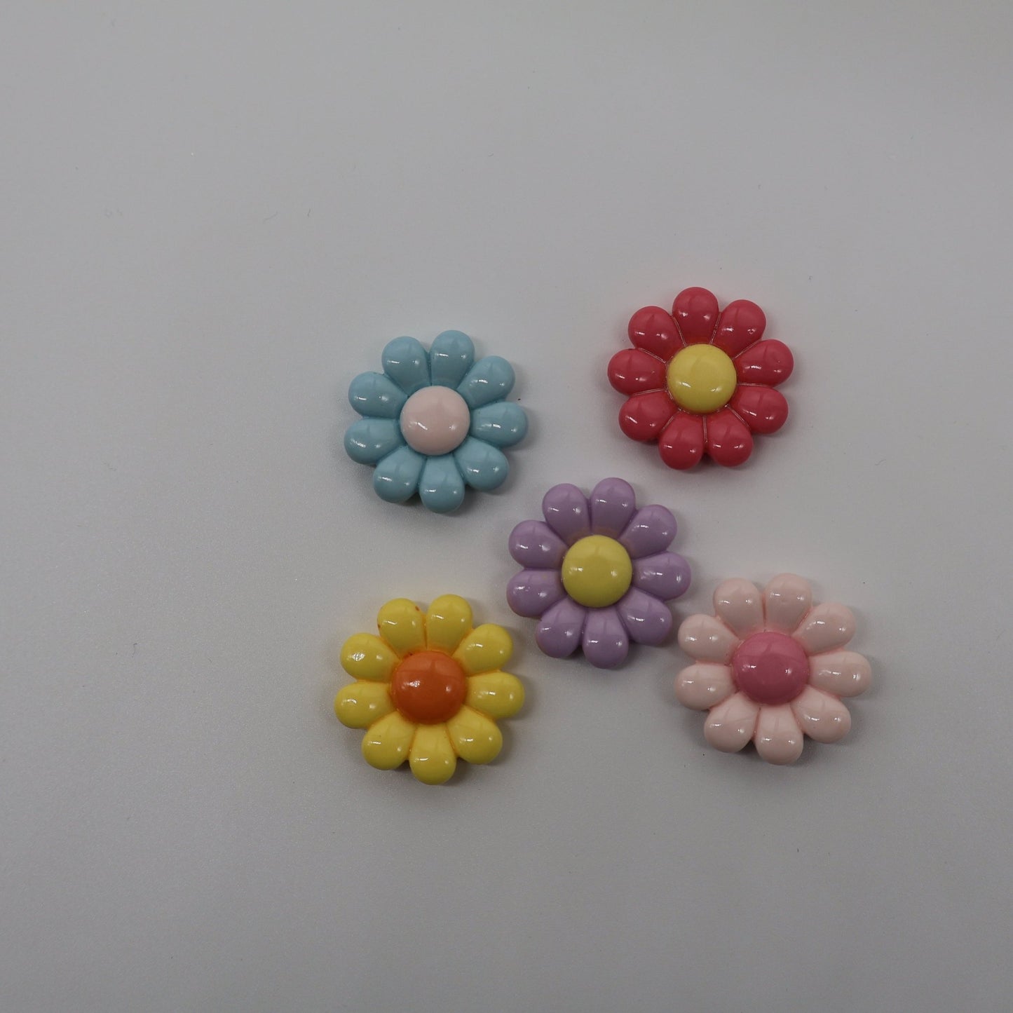 Daisy Flowers Resin Charms| 5 pieces - Envoga Handbags