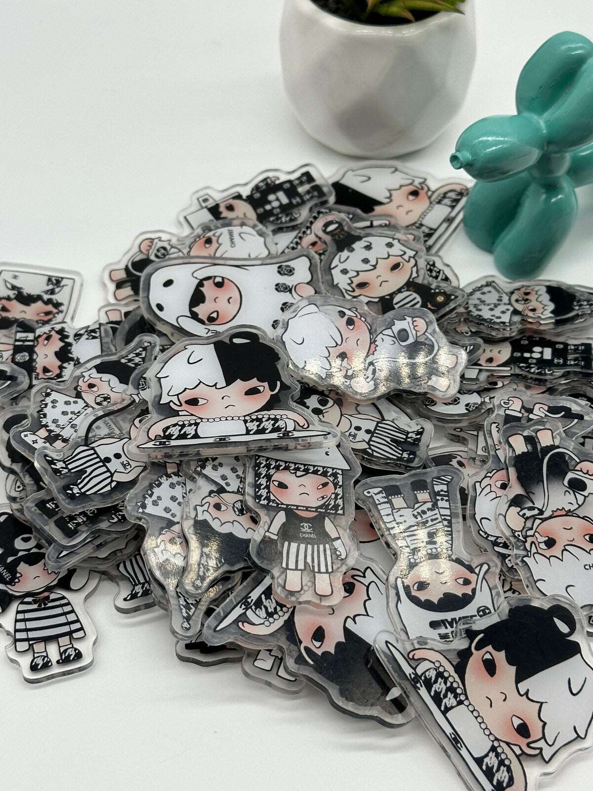 Mystery bag of Acrylic Charms for DIY, Make Keychains, Decorate Paperclips, Pop Character Theme Random 8 Pieces