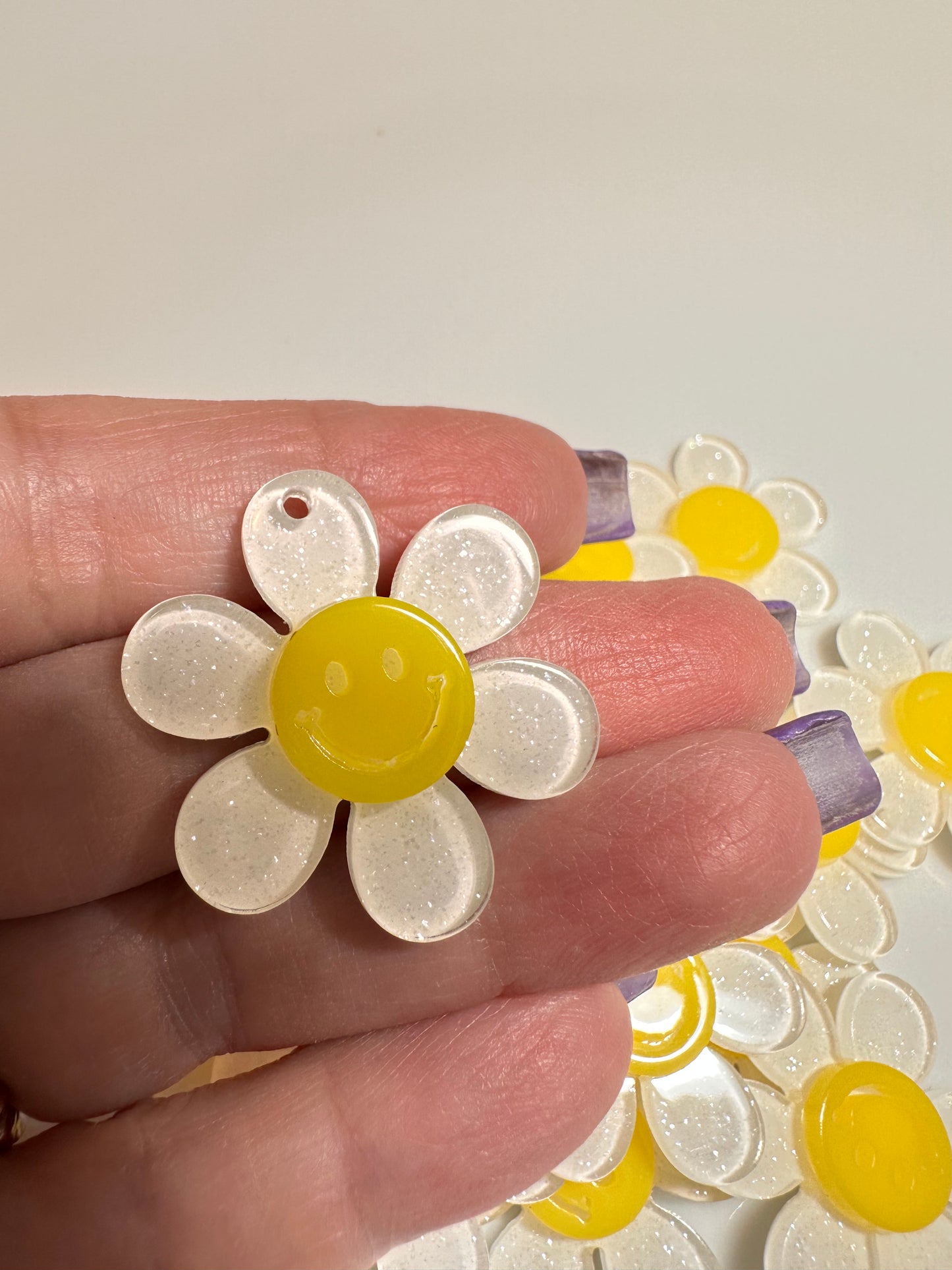 Acrylic Happy Daisy Charms for DIY, Make Keychains, Decorate paperclips, keychains, earrings